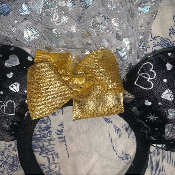 Disney Bride Minnie Mouse Ears White Veil Wedding Headband Silver Detailing - Picture 4 of 5